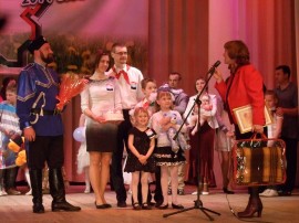 Приз зрительских симпатий - семье Козырьковых. Партизанский район