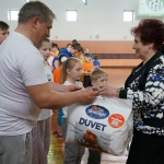 Вручение подарков за 7 место семье Крот из Фрунзенского района