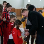 Вручение подарков за 8 место семье Гурьевых из Октябрьского района